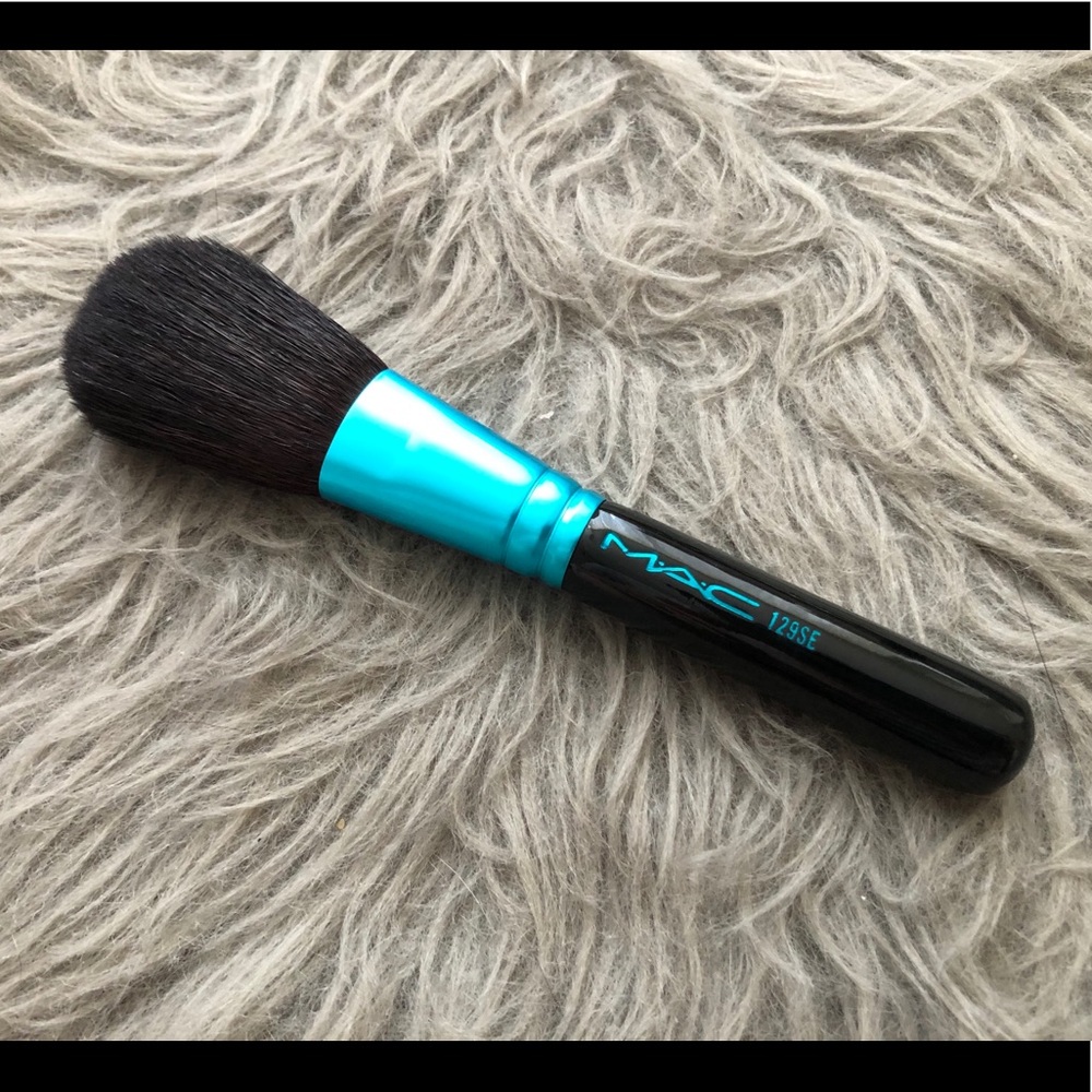 MAC 129SE Powder/Blush Brush